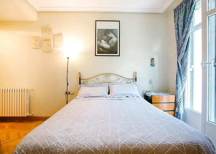 Modern In Donostia, 75 M² With Jacuzzi.