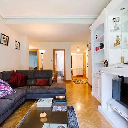 Modern In Donostia, 75 M² With Jacuzzi. *