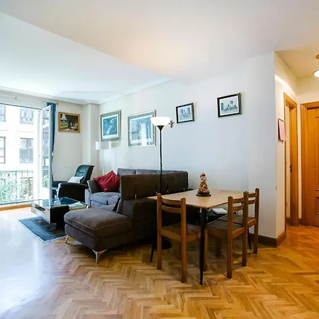 Modern In Donostia, 75 M² With Jacuzzi. *