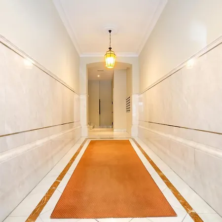 Modern In Donostia, 75 M² With Jacuzzi.