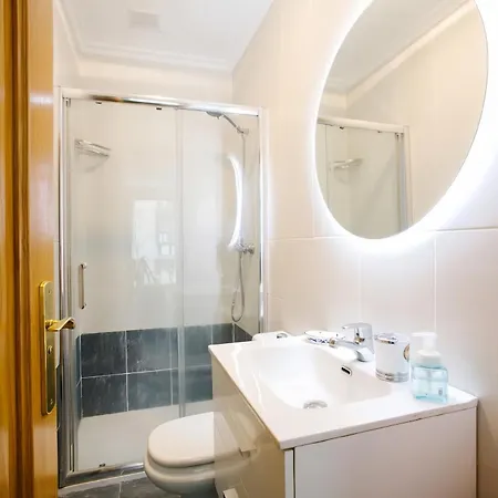 Modern In Donostia, 75 M² With Jacuzzi.