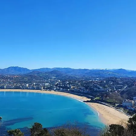 Modern In Donostia, 75 M² With Jacuzzi.